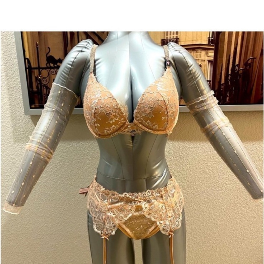 Elegant Lace Lingerie Set in Cream - Picture 10 of 13